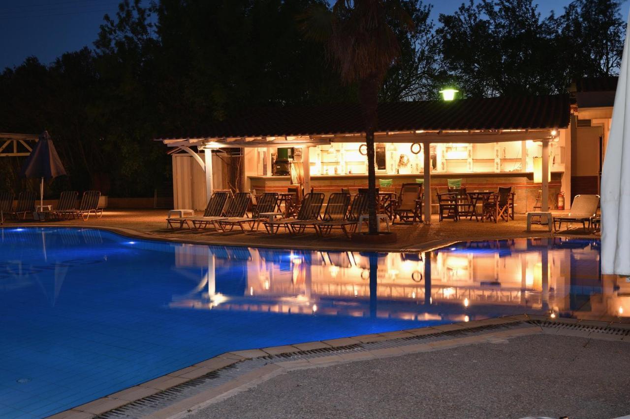 Four Seasons Hotel Trílofon Dış mekan fotoğraf